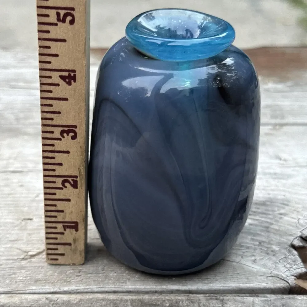 Studio Swirl Art Glass Bud Vase Signed Hewey Scutter 4.75” tall